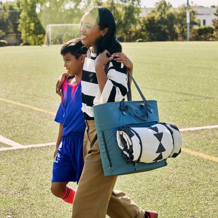 Carryout™ Soft Cooler Tote 30 L image 47